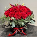 Big flower arrangement with red roses in a black box