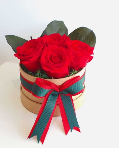 4 red preserved roses in a craft box