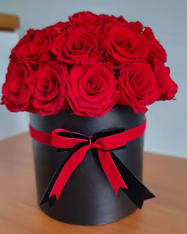 Big Luxury preserved roses in a box